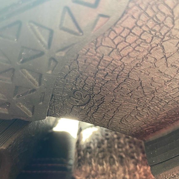 Faux fur lined boots with a regular 1/2 inch heal. - Picture 5 of 7